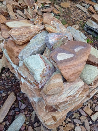 Златолит жёлтый, жёлто-зелёный глыбки и валуны для ланшафтного дизайна купить в Ульяновске