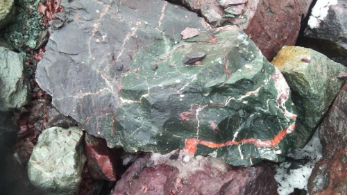 Гигантские зелёные валуны для ландшафтного дизайна весом более 5 тонн купить в Ульяновске