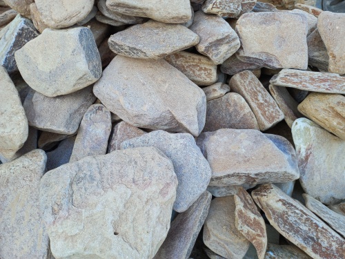 Златолит жёлтый, жёлто-зелёный глыбки и валуны для ланшафтного дизайна купить в Ульяновске