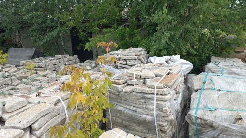 Плитняк галтованный гранитный для ландшафтного дизайна купить в Ульяновске