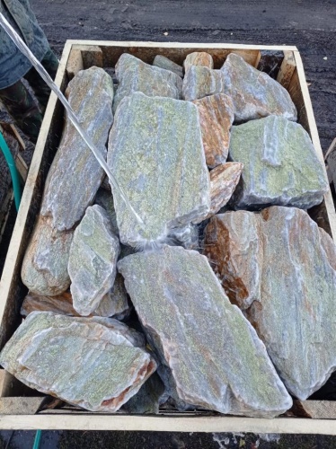 Златолит жёлтый, жёлто-зелёный глыбки и валуны для ланшафтного дизайна купить в Ульяновске
