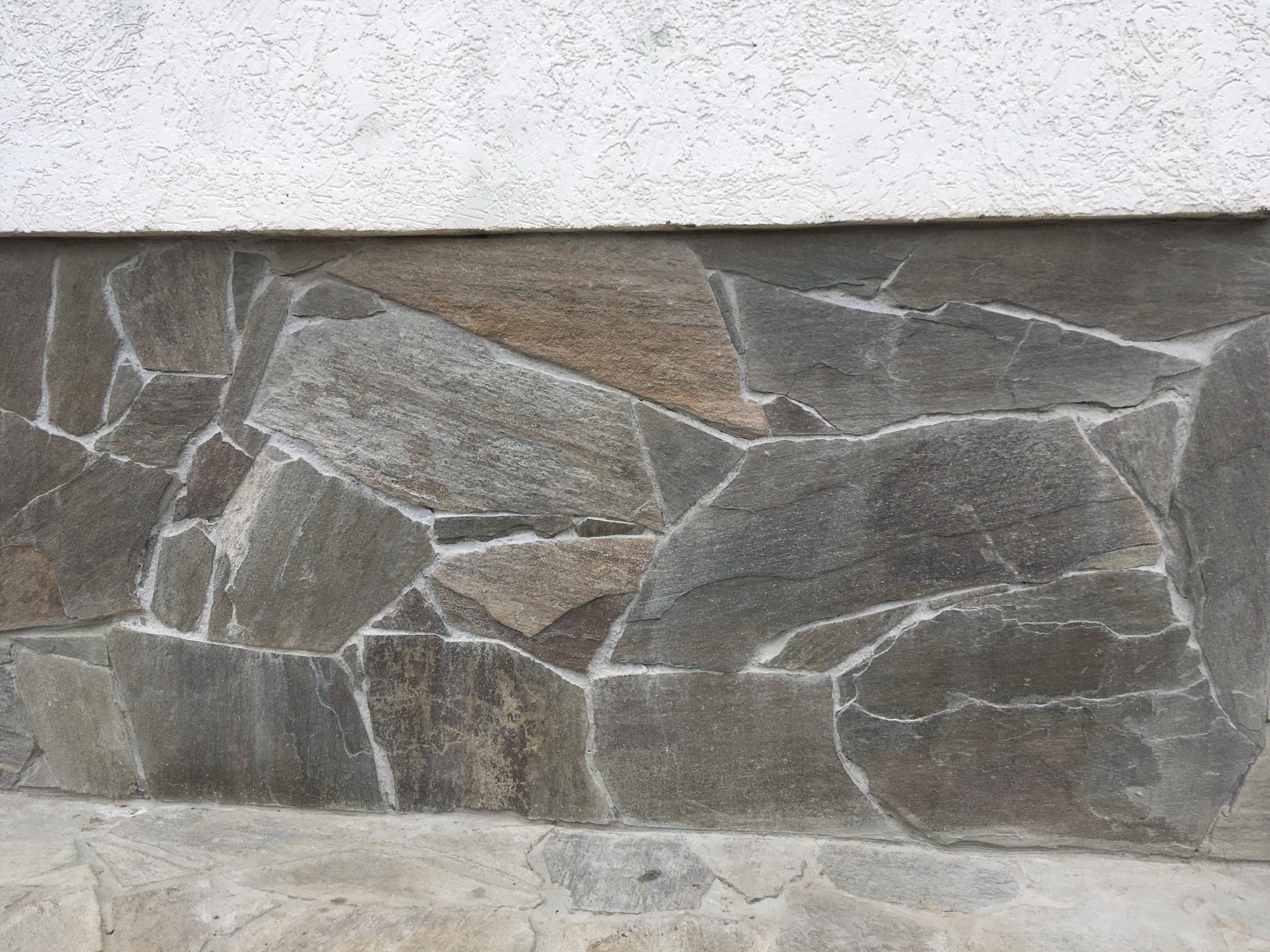 Плитняк златолит Уральский для цоколя, отмостки купить в Ульяновске