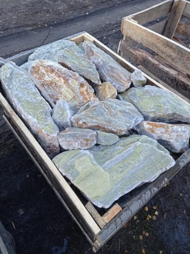 Златолит жёлтый, жёлто-зелёный глыбки и валуны для ланшафтного дизайна купить в Ульяновске