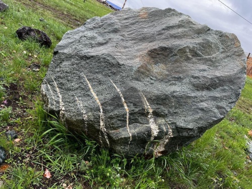 Гигантские зелёные валуны для ландшафтного дизайна весом более 5 тонн купить в Ульяновске