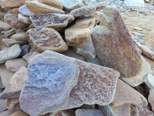 Златолит жёлтый, жёлто-зелёный глыбки и валуны для ланшафтного дизайна купить в Ульяновске