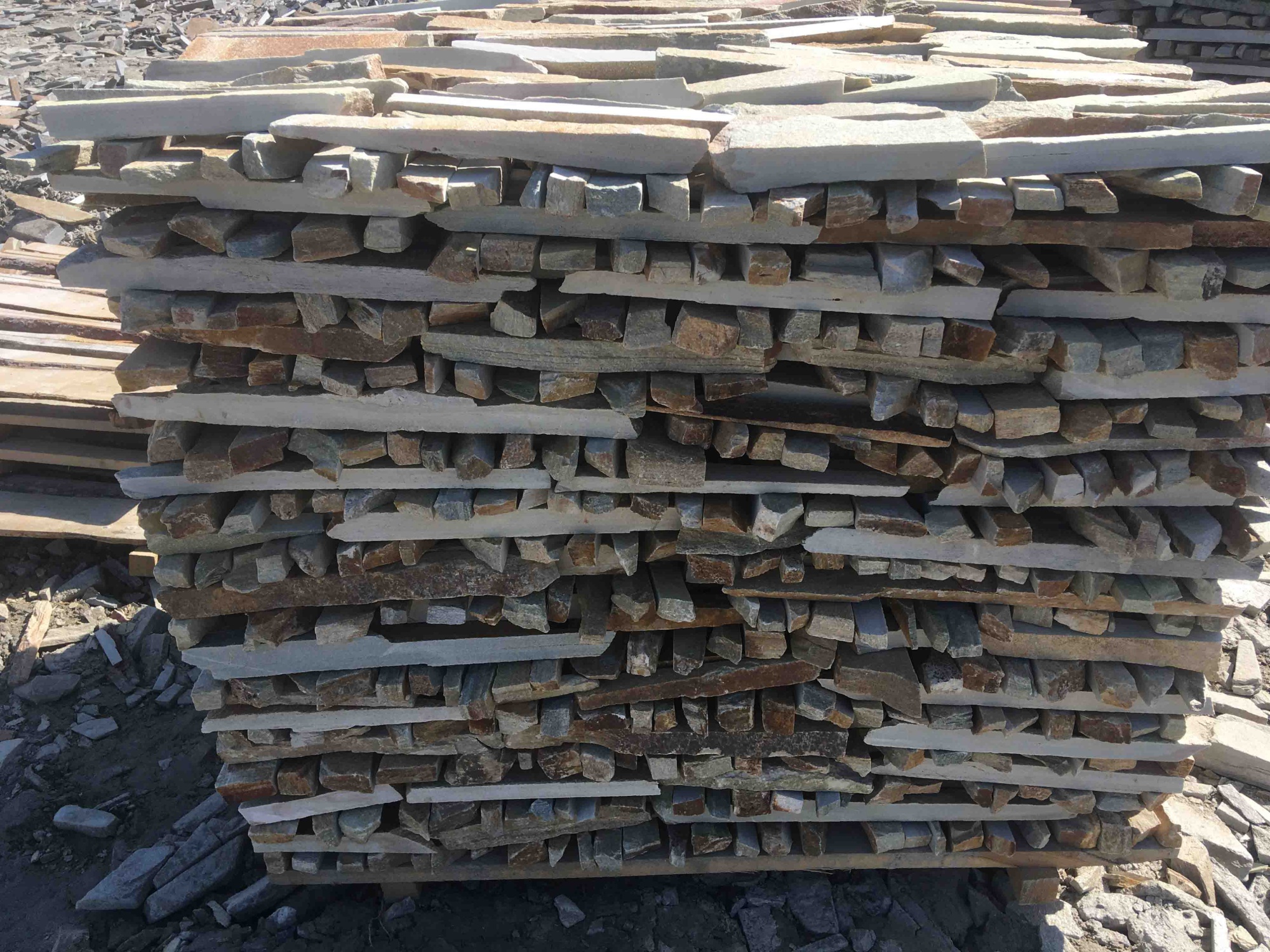 Горбушка златолит золотистый для облицовки купить в Ульяновске