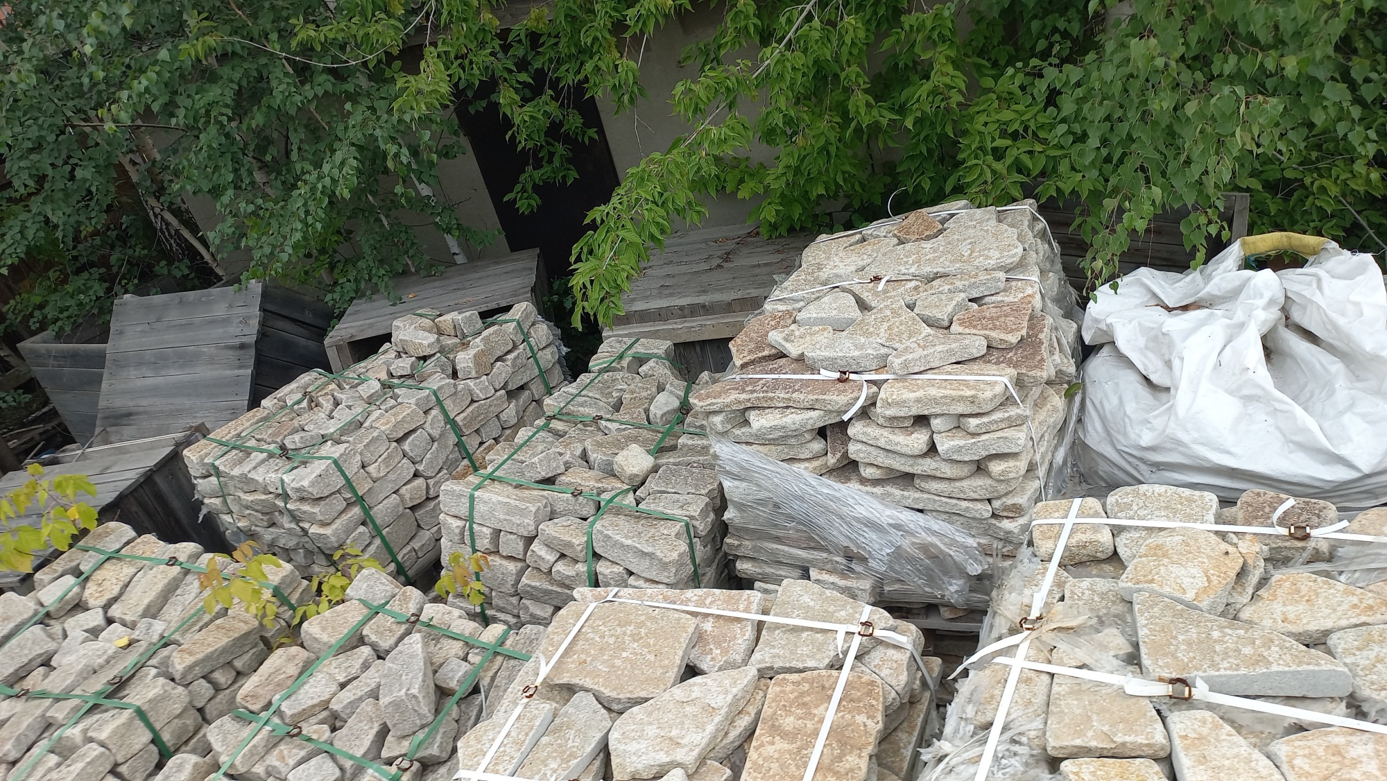 Плитняк гранитный галтованный купить в Ульяновске