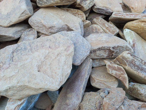 Златолит жёлтый, жёлто-зелёный глыбки и валуны для ланшафтного дизайна купить в Ульяновске