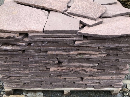 Плитняк лемезит бордовый для облицовки цоколя 20-25 мм  купить в Ульяновске