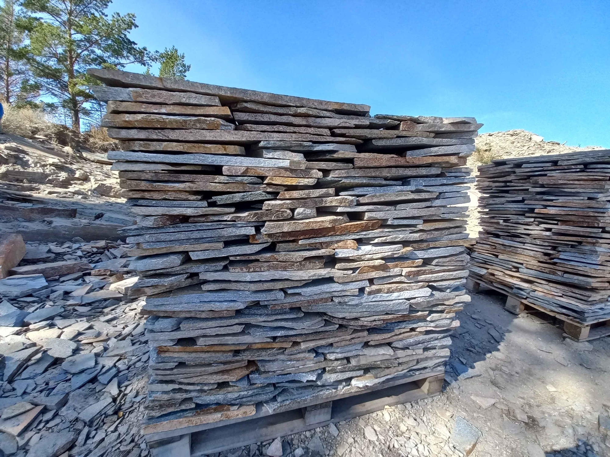 Плитняк златолит серебристый для фасада купить в Ульяновске