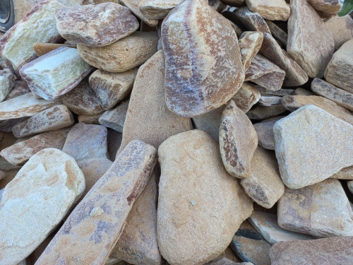 Златолит жёлтый, жёлто-зелёный глыбки и валуны для ланшафтного дизайна купить в Ульяновске