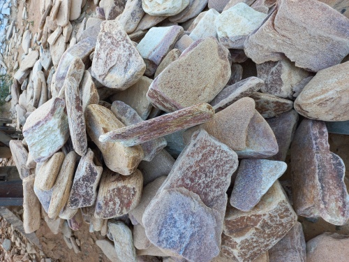 Златолит жёлтый, жёлто-зелёный глыбки и валуны для ланшафтного дизайна купить в Ульяновске